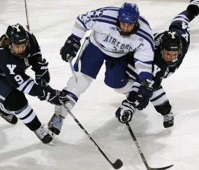 kaiyun登录-希腊神话的裂痕，字母哥对阵西班牙连败，不败光环下的集体反思，神话褪色，现实留痕，字母哥连败西班牙引发希腊男篮集体反思