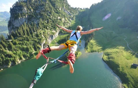 kaiyun登录-运动场的荒诞盛宴，当埃因霍温摘下篮板，森林狼穿越国界，当足球摘下标枪篮板，一场跨国界的体育荒诞剧